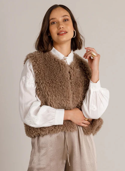 Yest Wilasia Vest